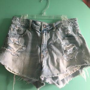 Distressed size 6 American eagle shorts